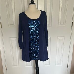 Blue scoop neck tunic with 3/4 sleeves and sequin details